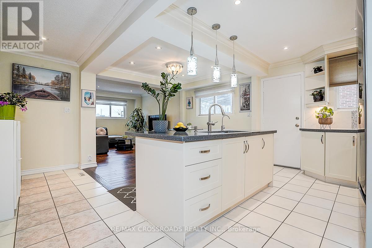 27 Sunburst Square, Toronto, Ontario  M1B 1R3 - Photo 9 - E12544442