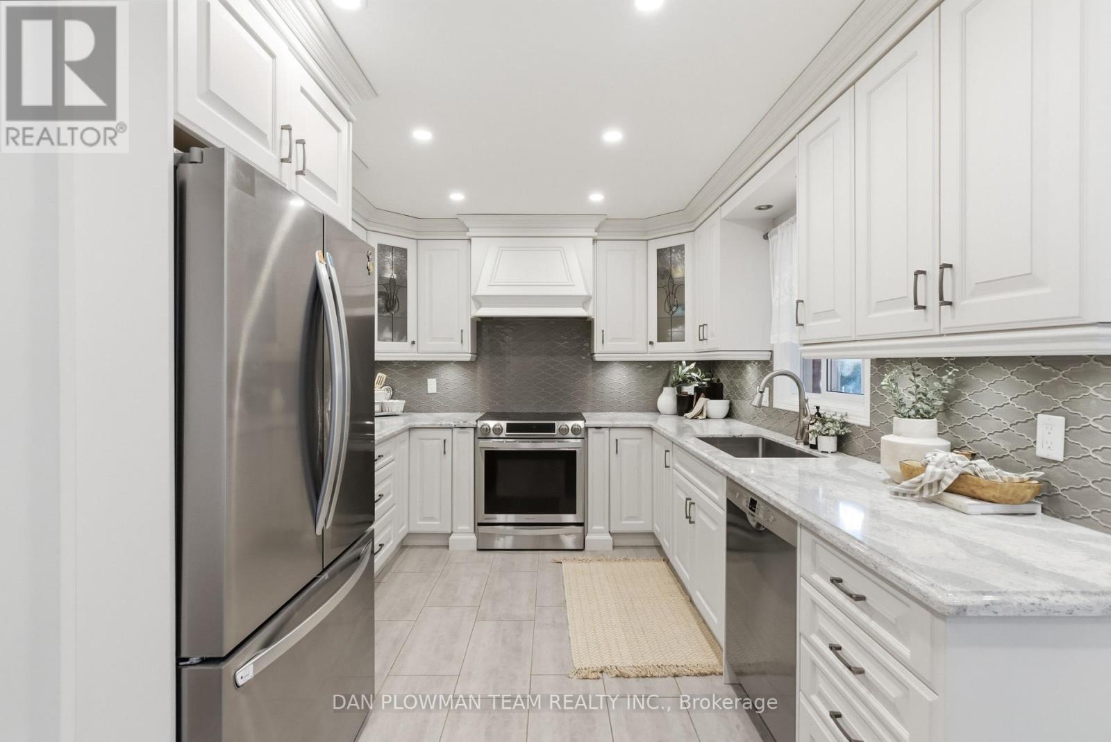 8 Aldcroft Crescent, Clarington, Ontario  L1C 4P1 - Photo 11 - E12544560