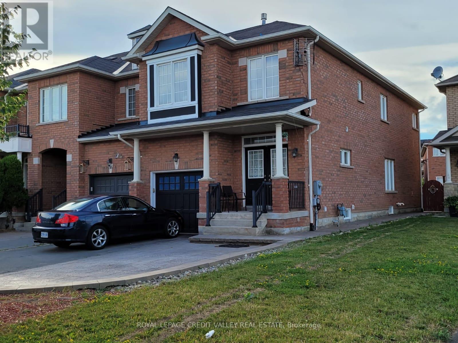 38 Brahm Court, Vaughan, Ontario L4H 0V3 - Photo 2 - N12544318