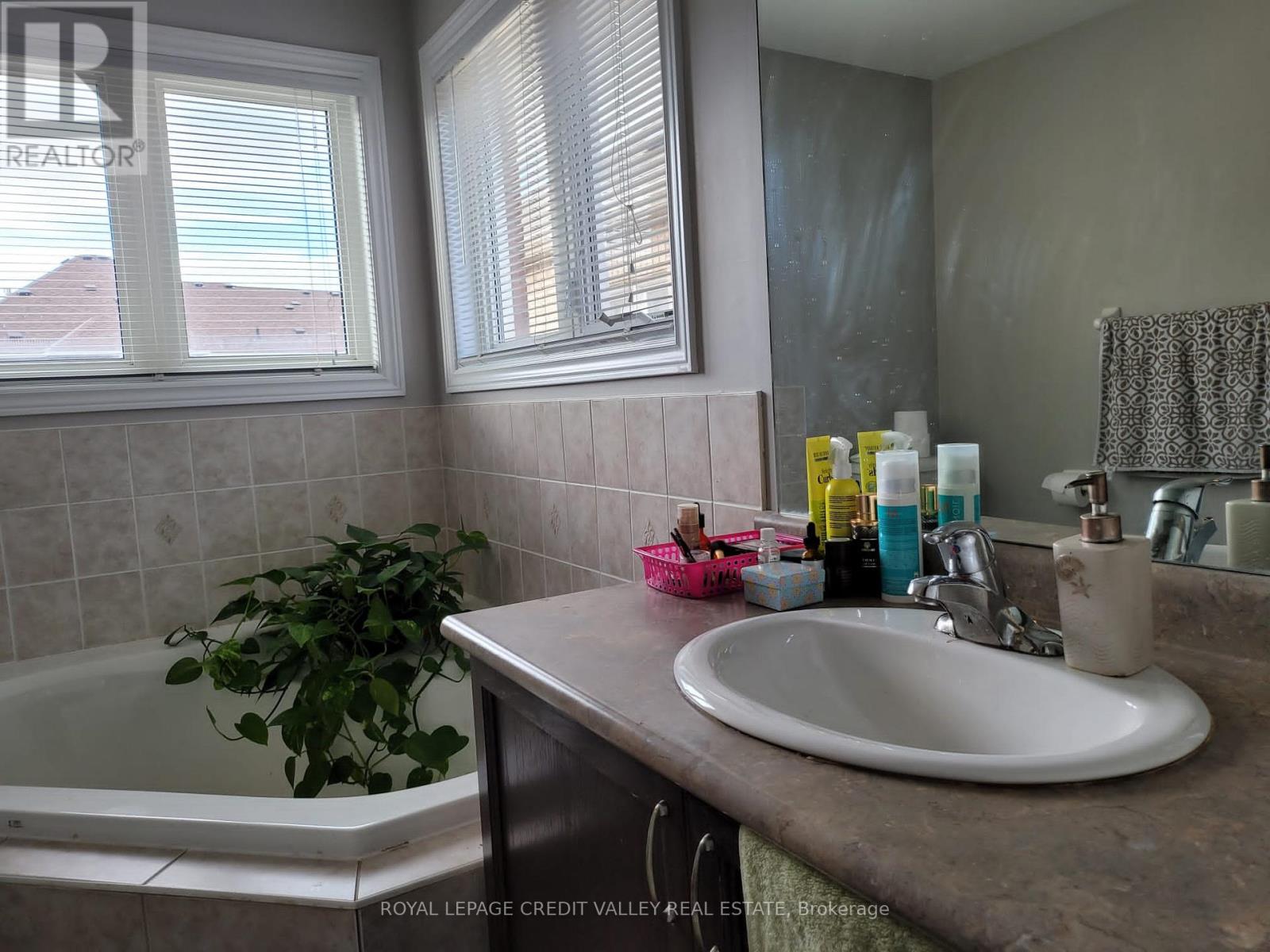38 Brahm Court, Vaughan, Ontario L4H 0V3 - Photo 23 - N12544318