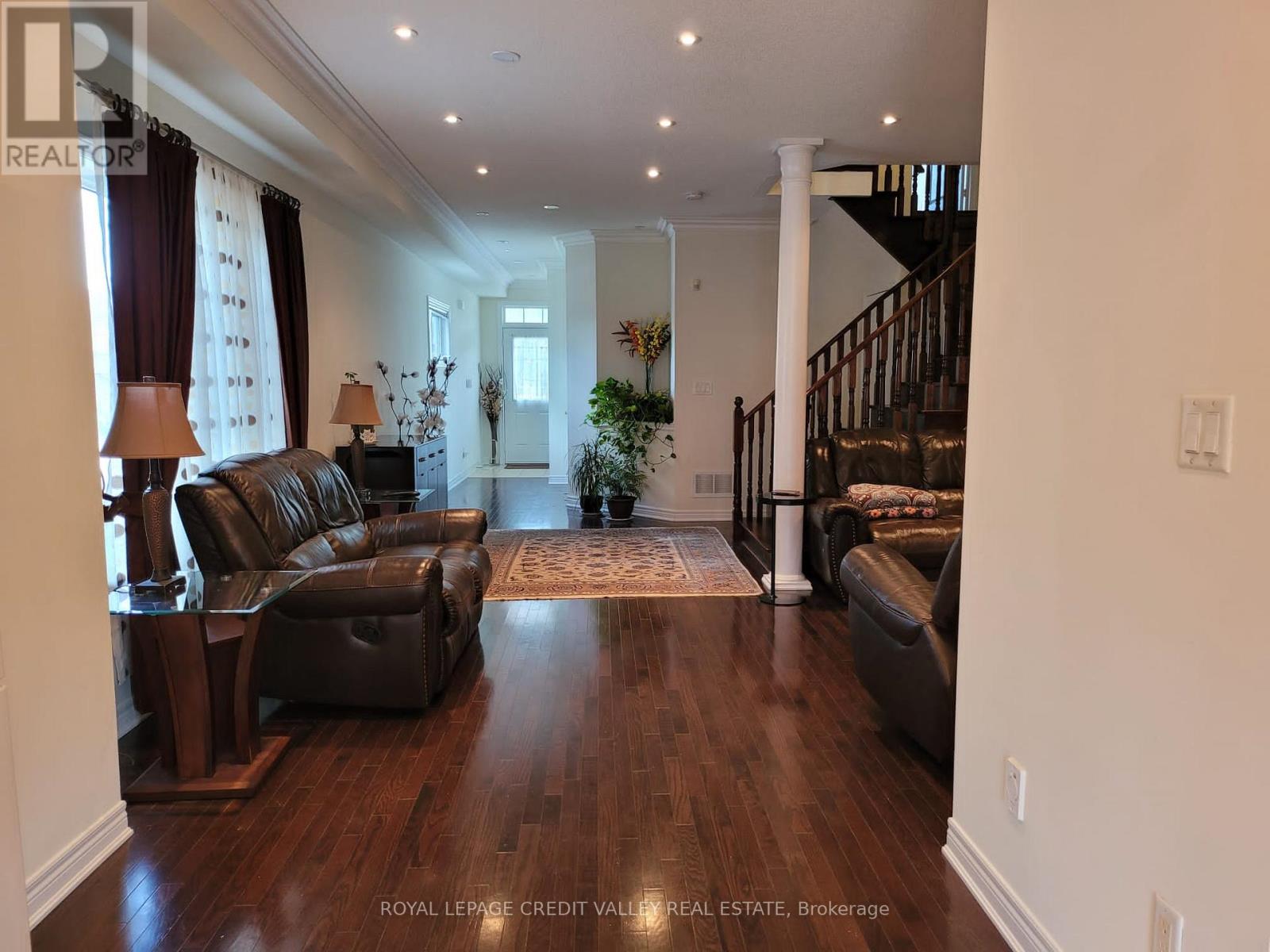 38 Brahm Court, Vaughan, Ontario L4H 0V3 - Photo 3 - N12544318