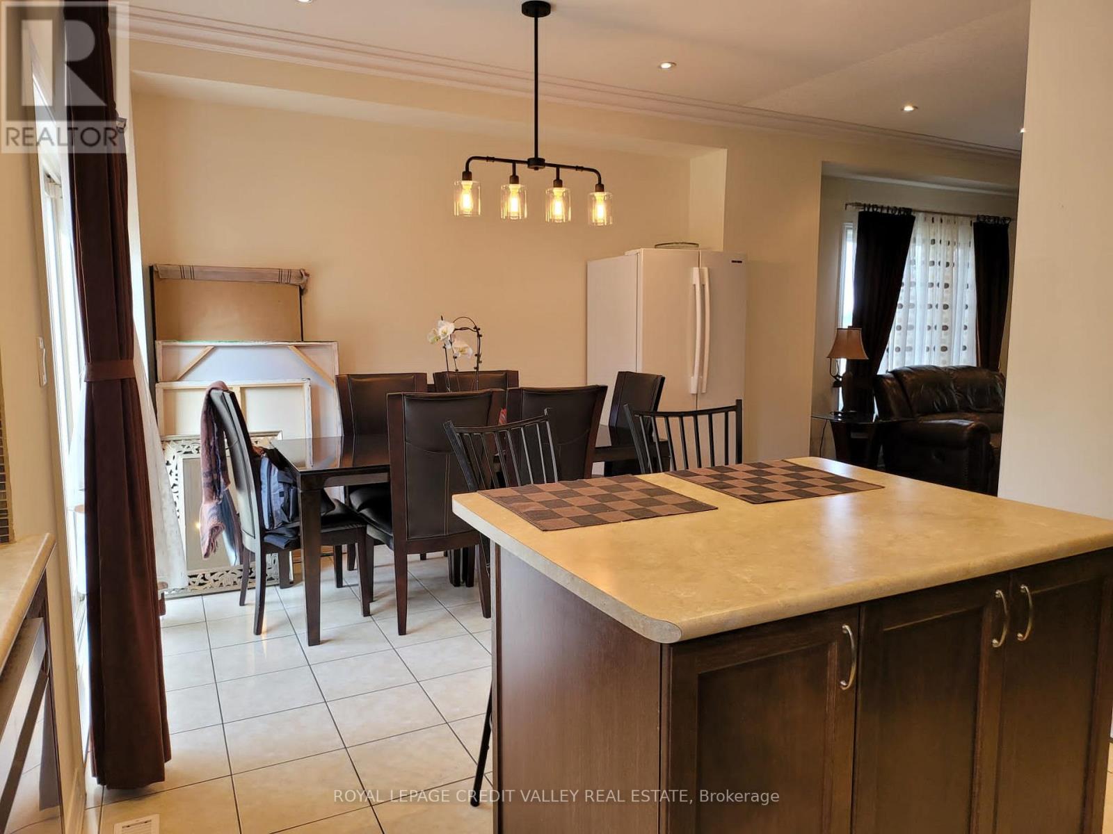 38 Brahm Court, Vaughan, Ontario L4H 0V3 - Photo 6 - N12544318