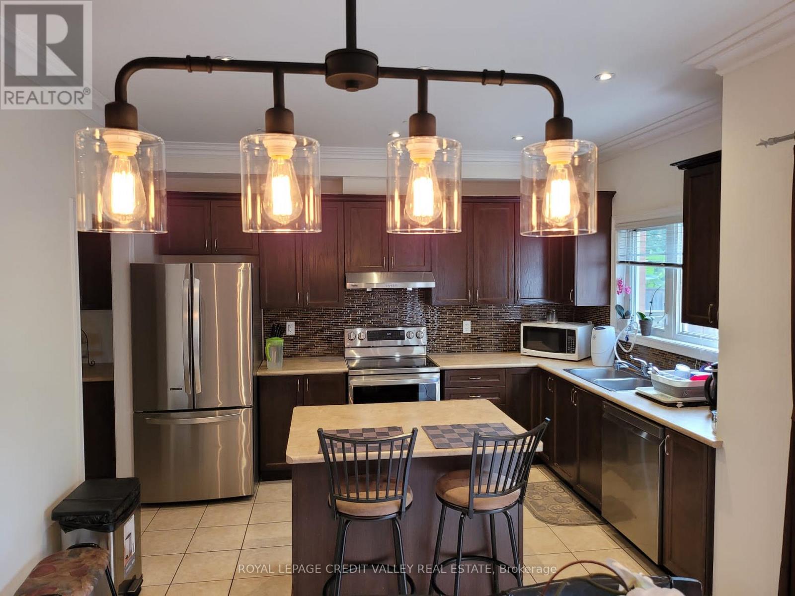 38 Brahm Court, Vaughan, Ontario L4H 0V3 - Photo 8 - N12544318