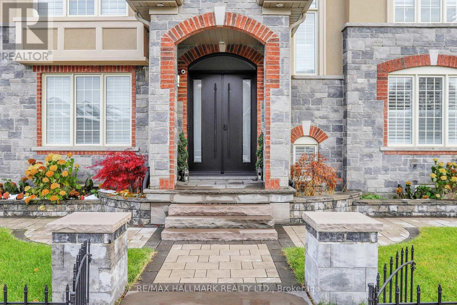 1009 Langford Boulevard, Bradford West Gwillimbury, Ontario L3Z 4K9 - Photo 4 - N12544340