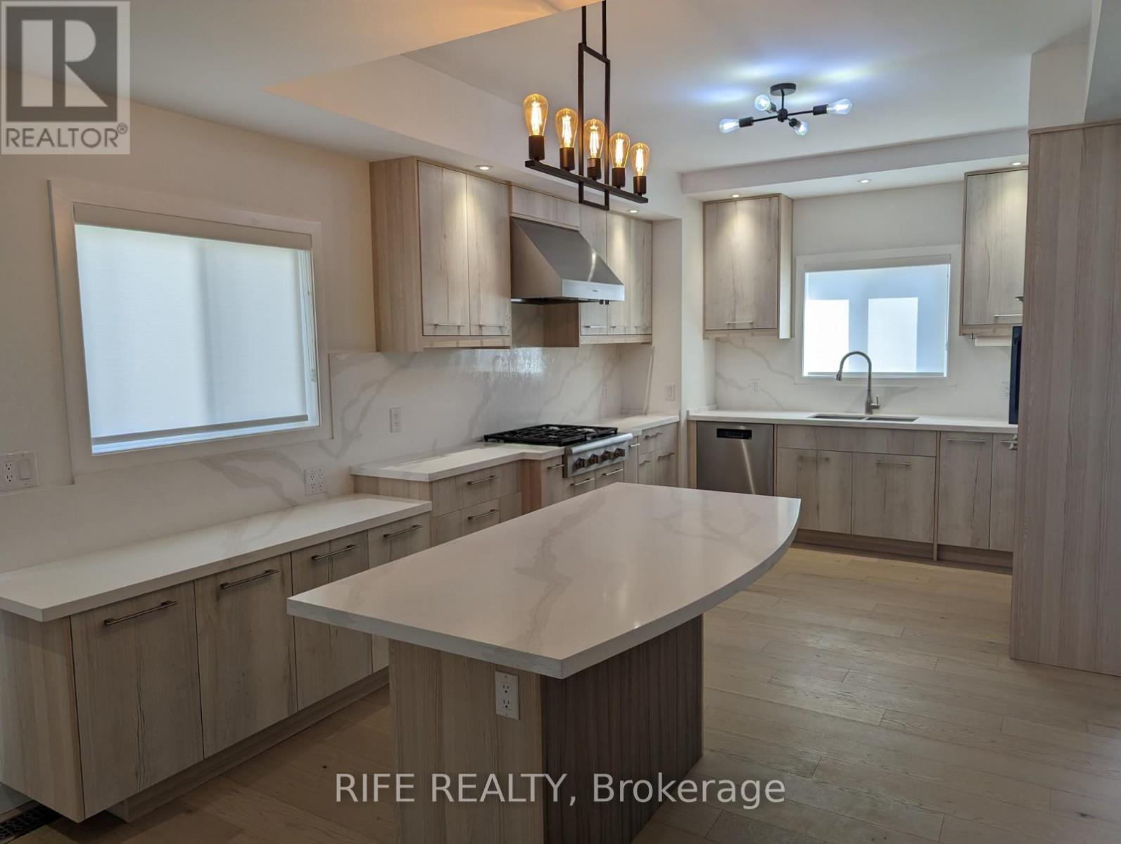 46 Valley Road, Whitchurch-Stouffville, Ontario L4A 7X3 - Photo 3 - N12544444