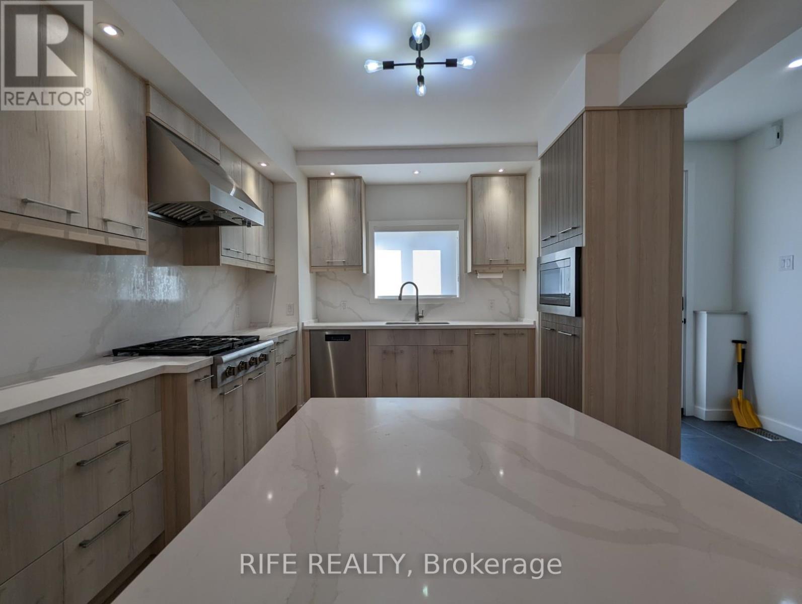 46 Valley Road, Whitchurch-Stouffville, Ontario L4A 7X3 - Photo 6 - N12544444