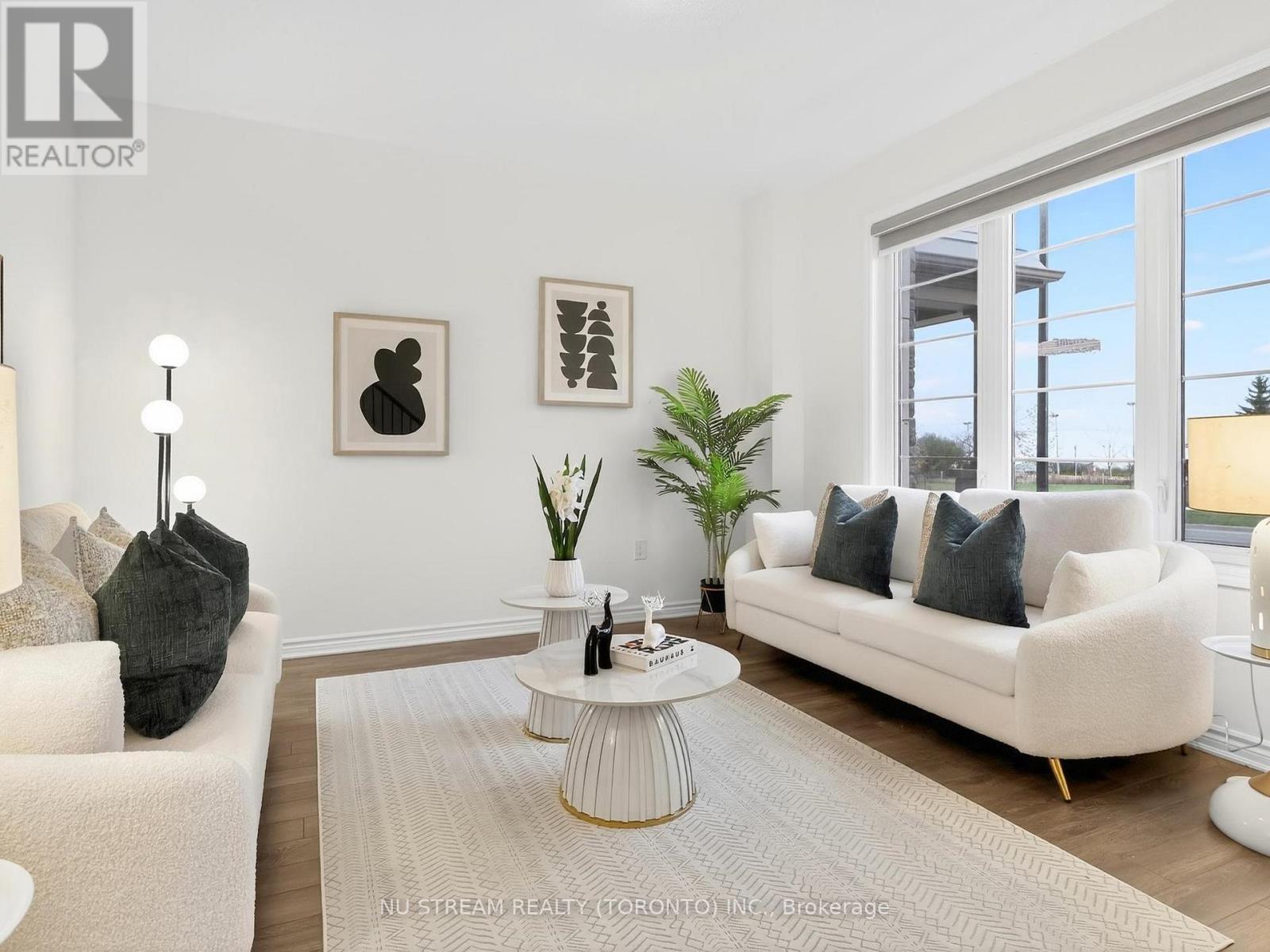 38 William F.bell Parkway, Richmond Hill, Ontario  L4S 0K1 - Photo 3 - N12544466