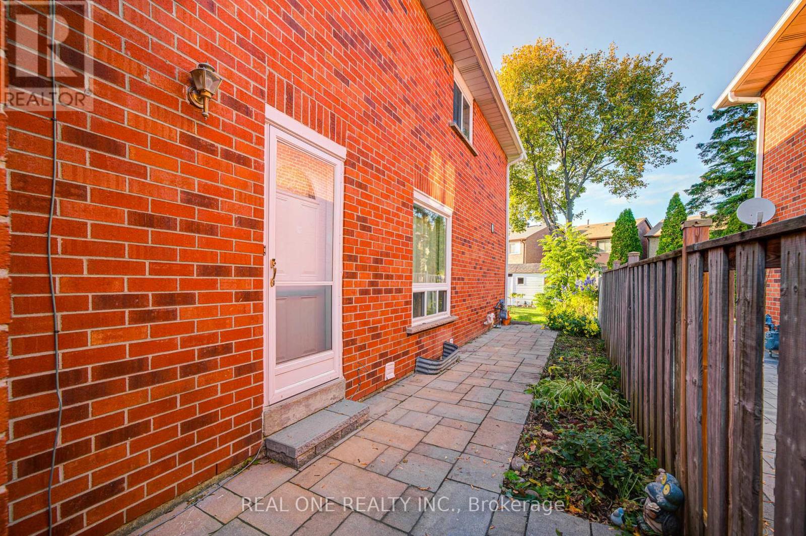 72 Highgate Drive, Markham, Ontario  L3R 3R9 - Photo 46 - N12544528