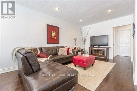 Upper - 326 Taylor Mills Drive N, Richmond Hill, Ontario  L4C 2T9 - Photo 3 - N12544580