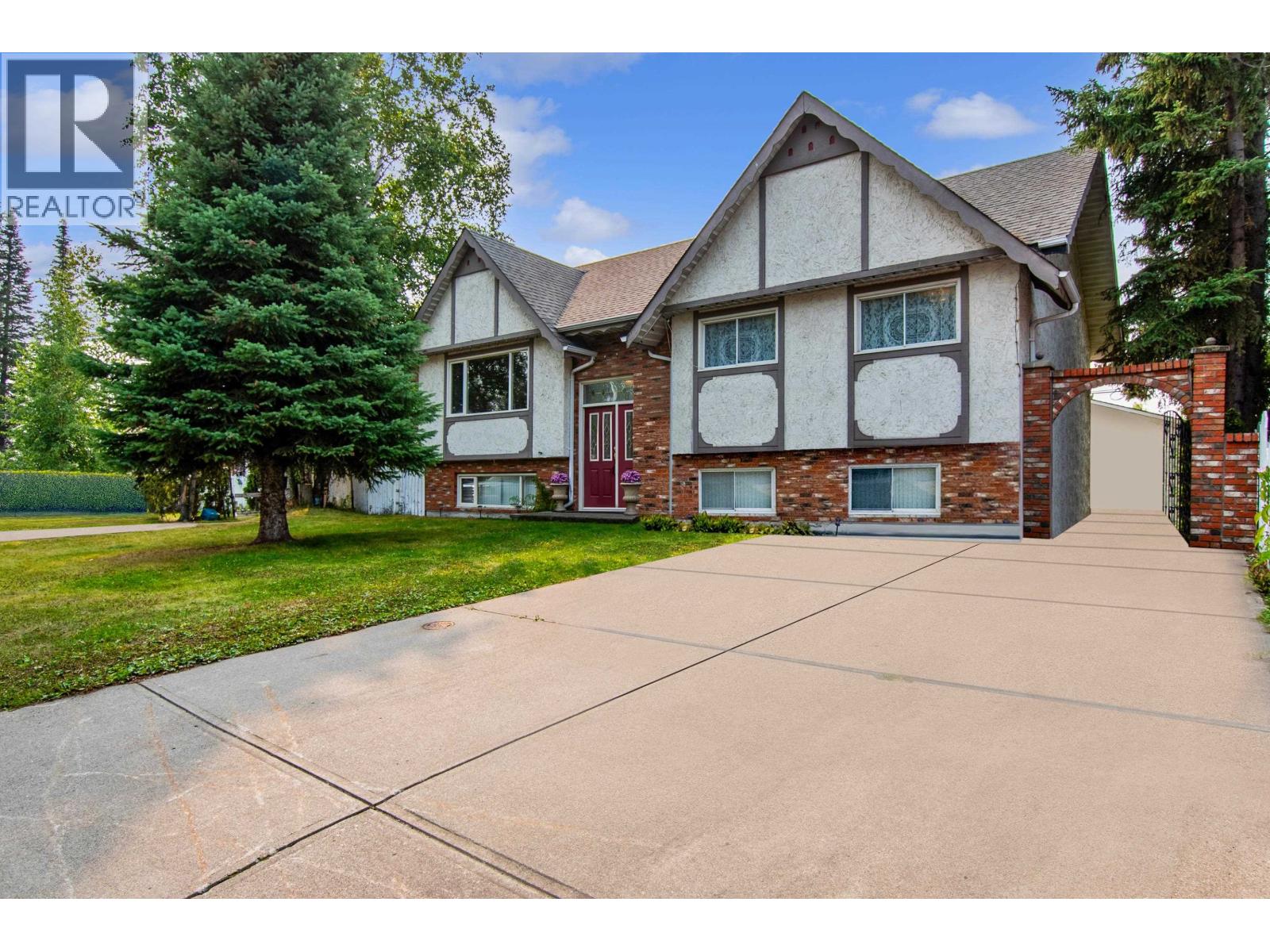 2438 Mcbride Crescent, Prince George, British Columbia  V2M 2A1 - Photo 2 - R3045281