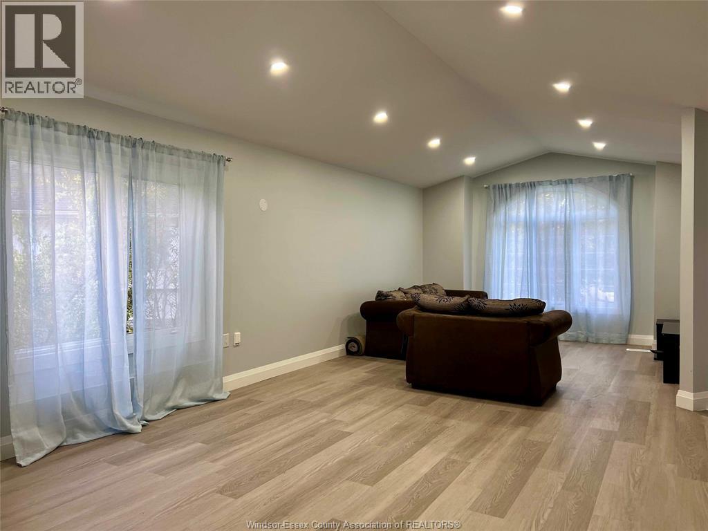 4395 Guppy Court, Windsor, Ontario N9G 2N8 - Photo 3 - 25028779