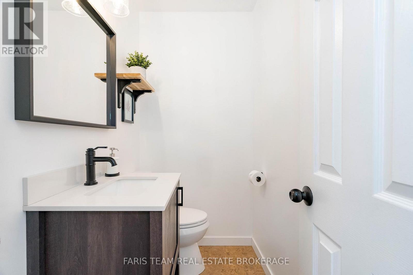 238 Robins Point Road, Tay, Ontario  L0K 2A0 - Photo 16 - S12544504