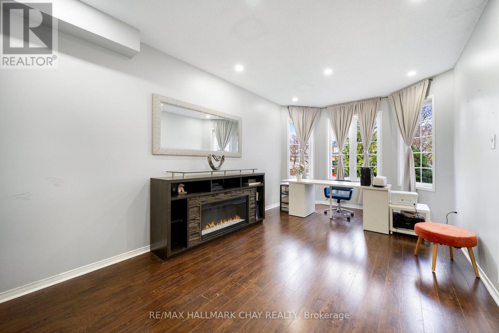 56 Hubbert Crescent, Barrie, Ontario  L4N 9M4 - Photo 10 - S12544554