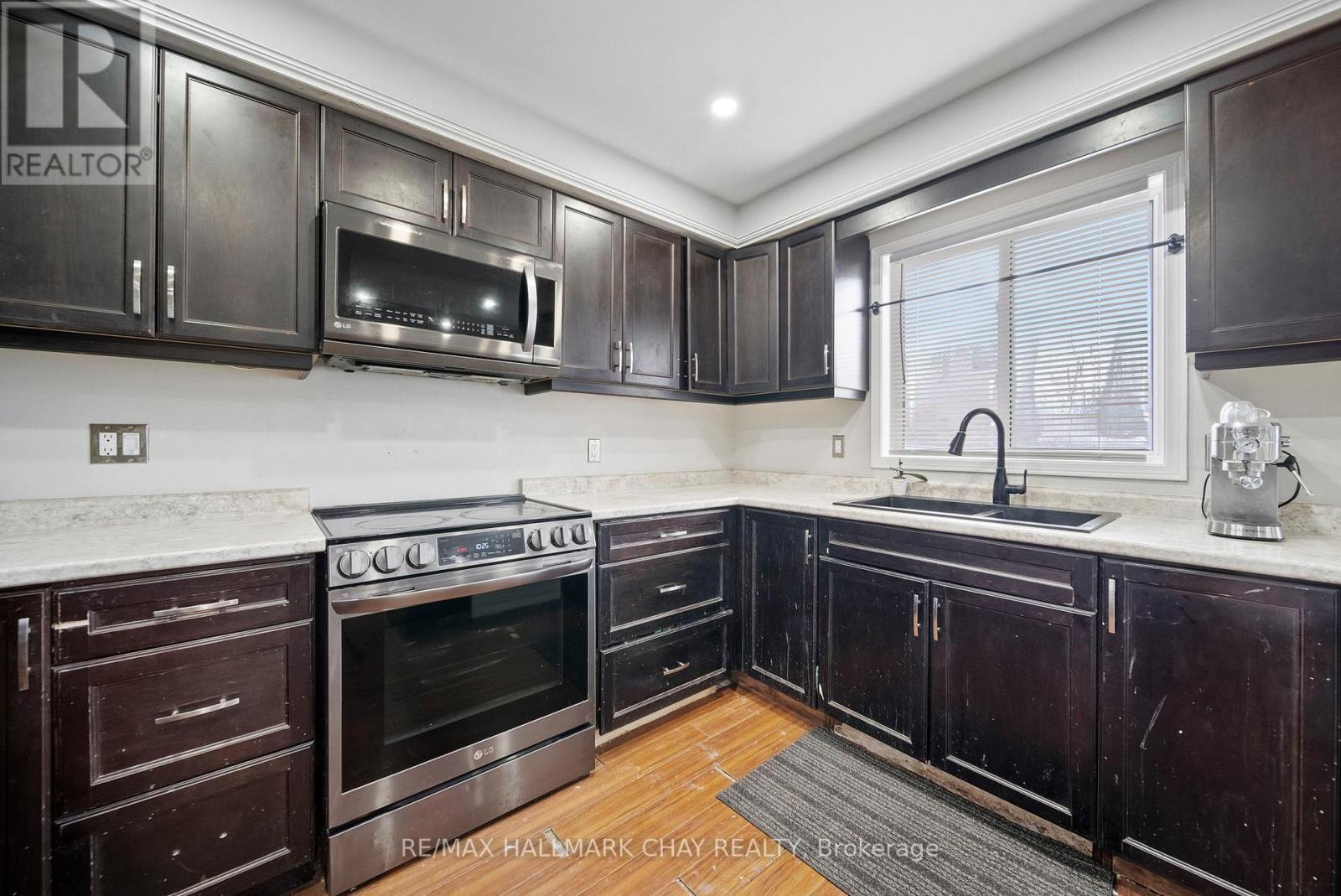 56 Hubbert Crescent, Barrie, Ontario  L4N 9M4 - Photo 12 - S12544554