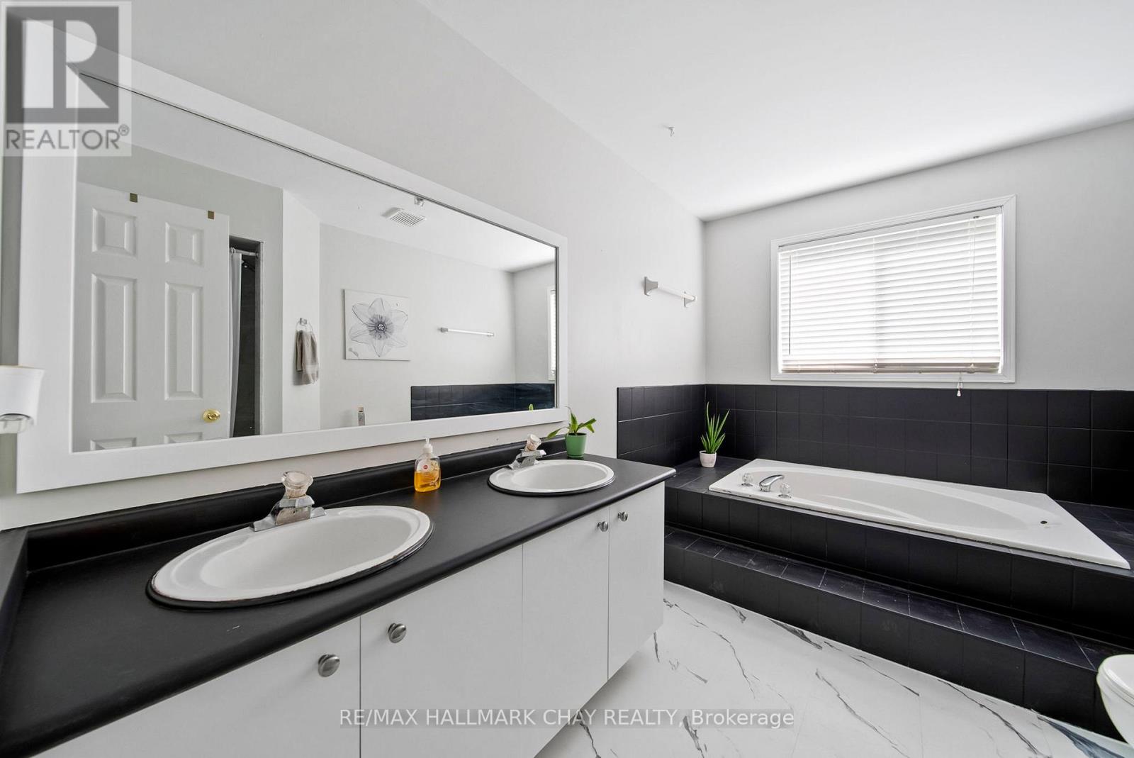 56 Hubbert Crescent, Barrie, Ontario  L4N 9M4 - Photo 30 - S12544554