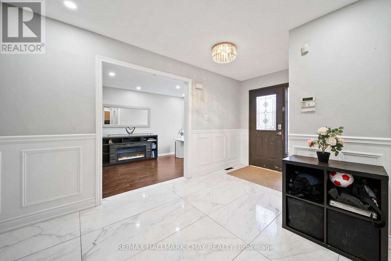 56 Hubbert Crescent, Barrie, Ontario  L4N 9M4 - Photo 5 - S12544554