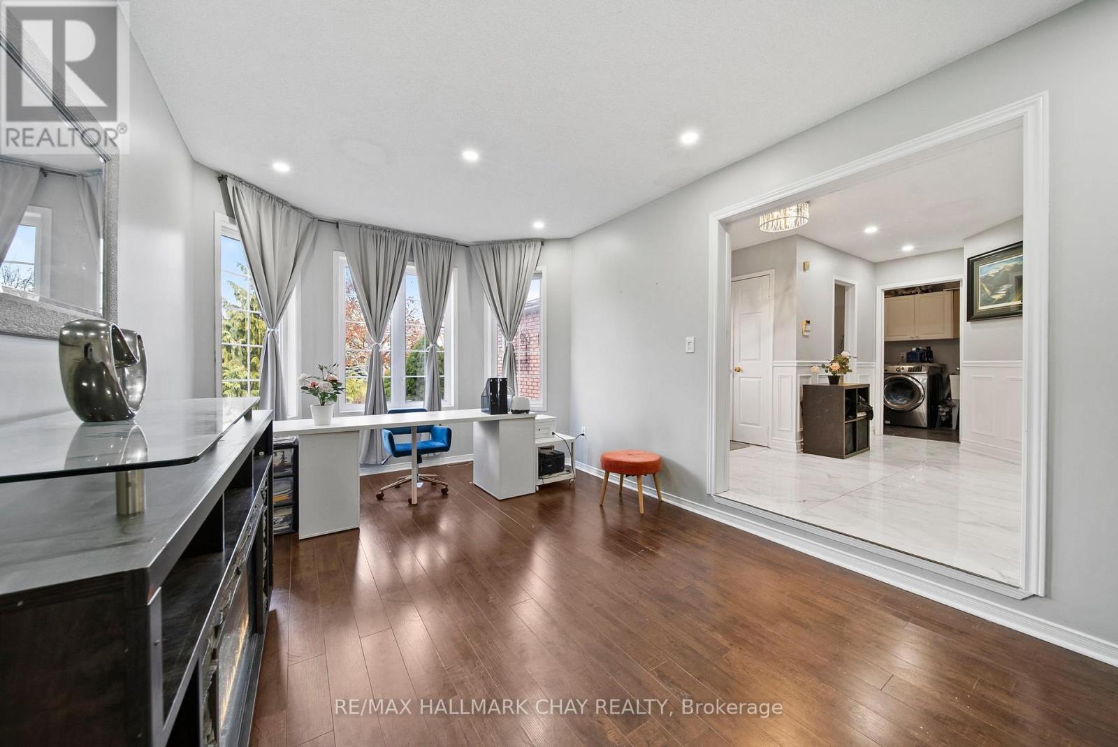 56 Hubbert Crescent, Barrie, Ontario  L4N 9M4 - Photo 9 - S12544554