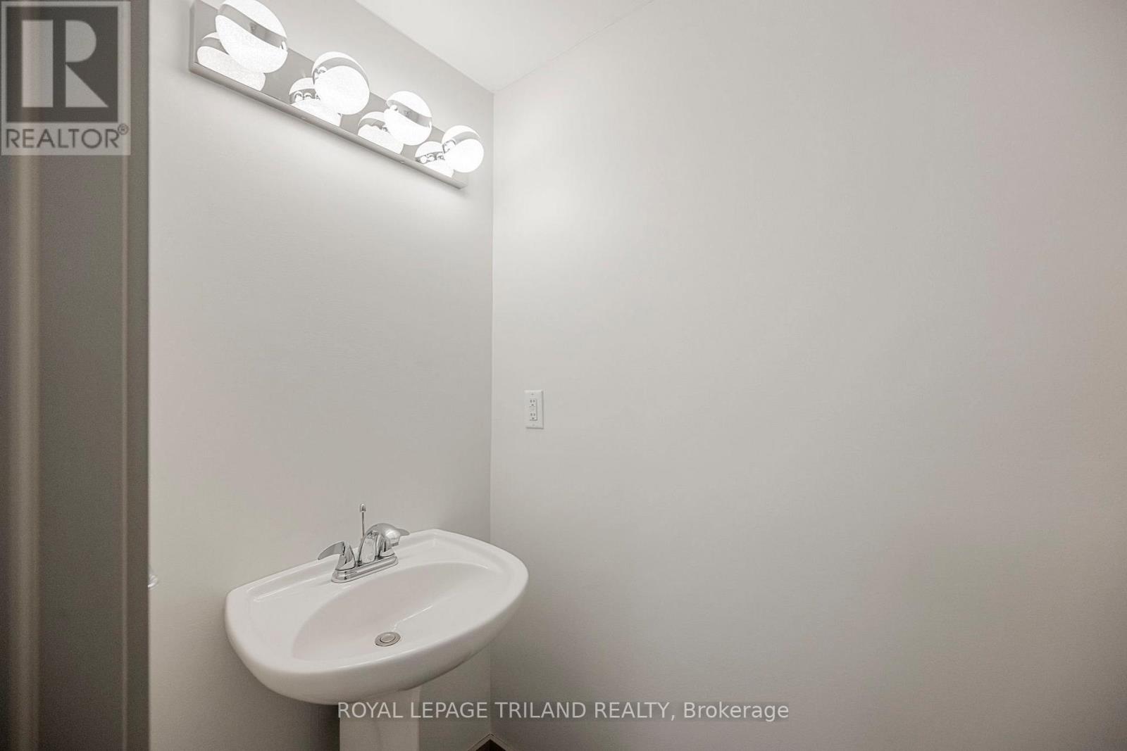 54 Compass Trail, Central Elgin, Ontario N5L 0B4 - Photo 28 - X12544610