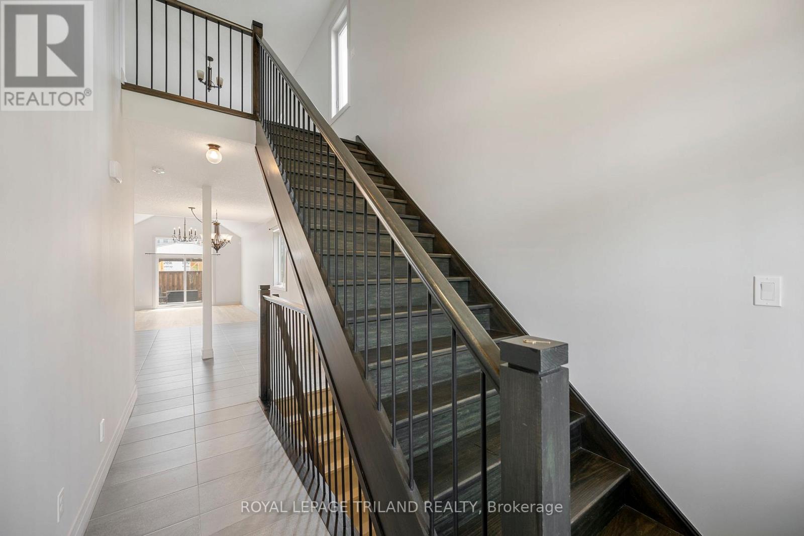 54 Compass Trail, Central Elgin, Ontario N5L 0B4 - Photo 5 - X12544610