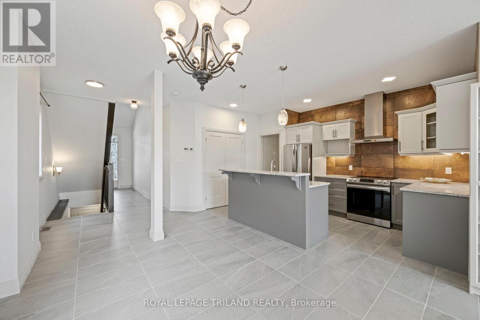 54 Compass Trail, Central Elgin, Ontario N5L 0B4 - Photo 8 - X12544610