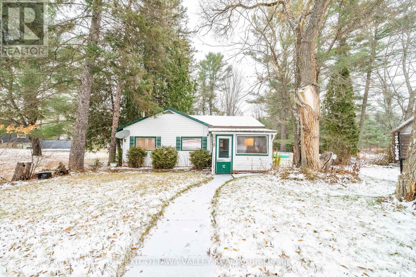 6 Ottawa Street, Laurentian Hills, Ontario K0J 1P0 - Photo 1 - X12544608