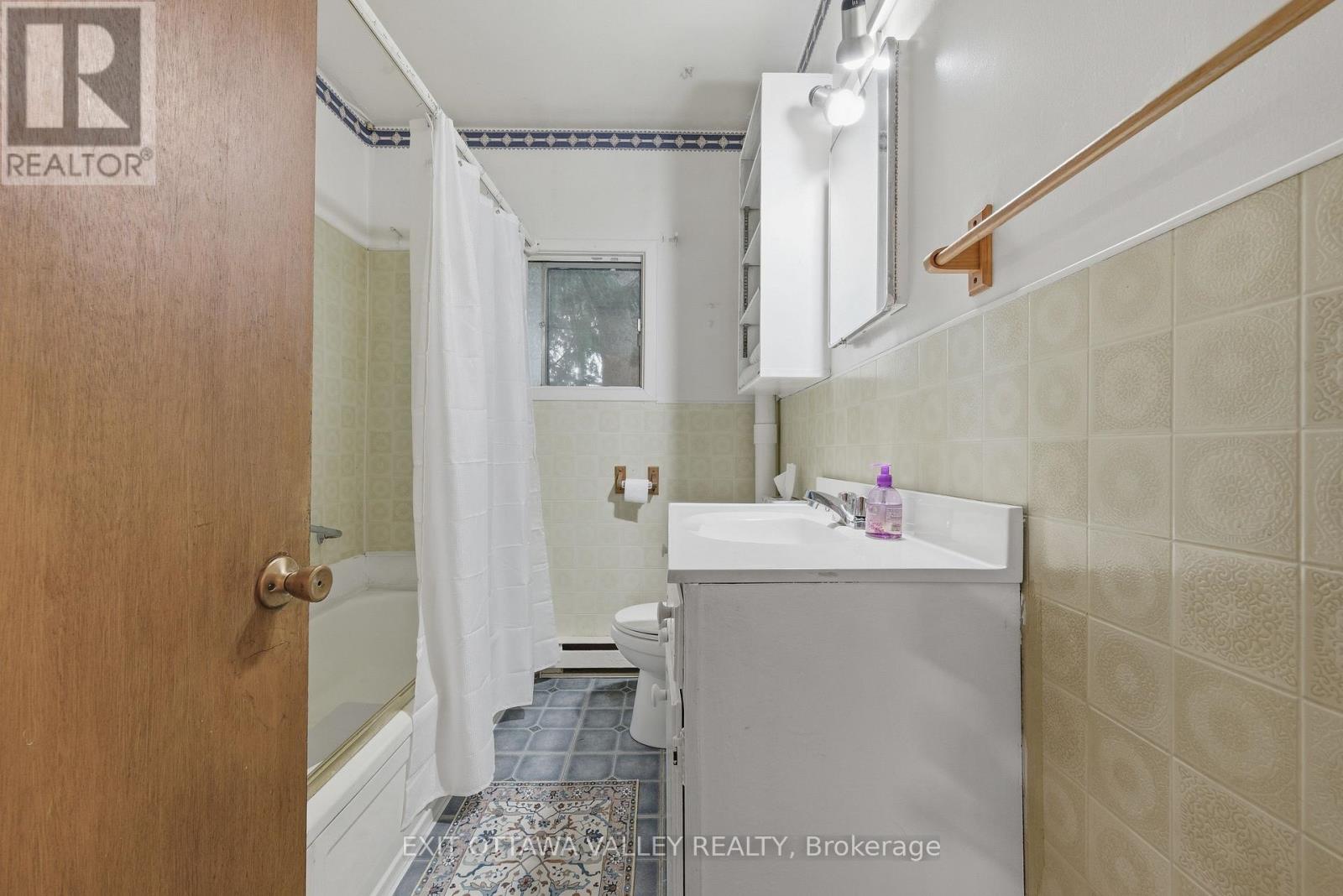 6 Ottawa Street, Laurentian Hills, Ontario K0J 1P0 - Photo 13 - X12544608