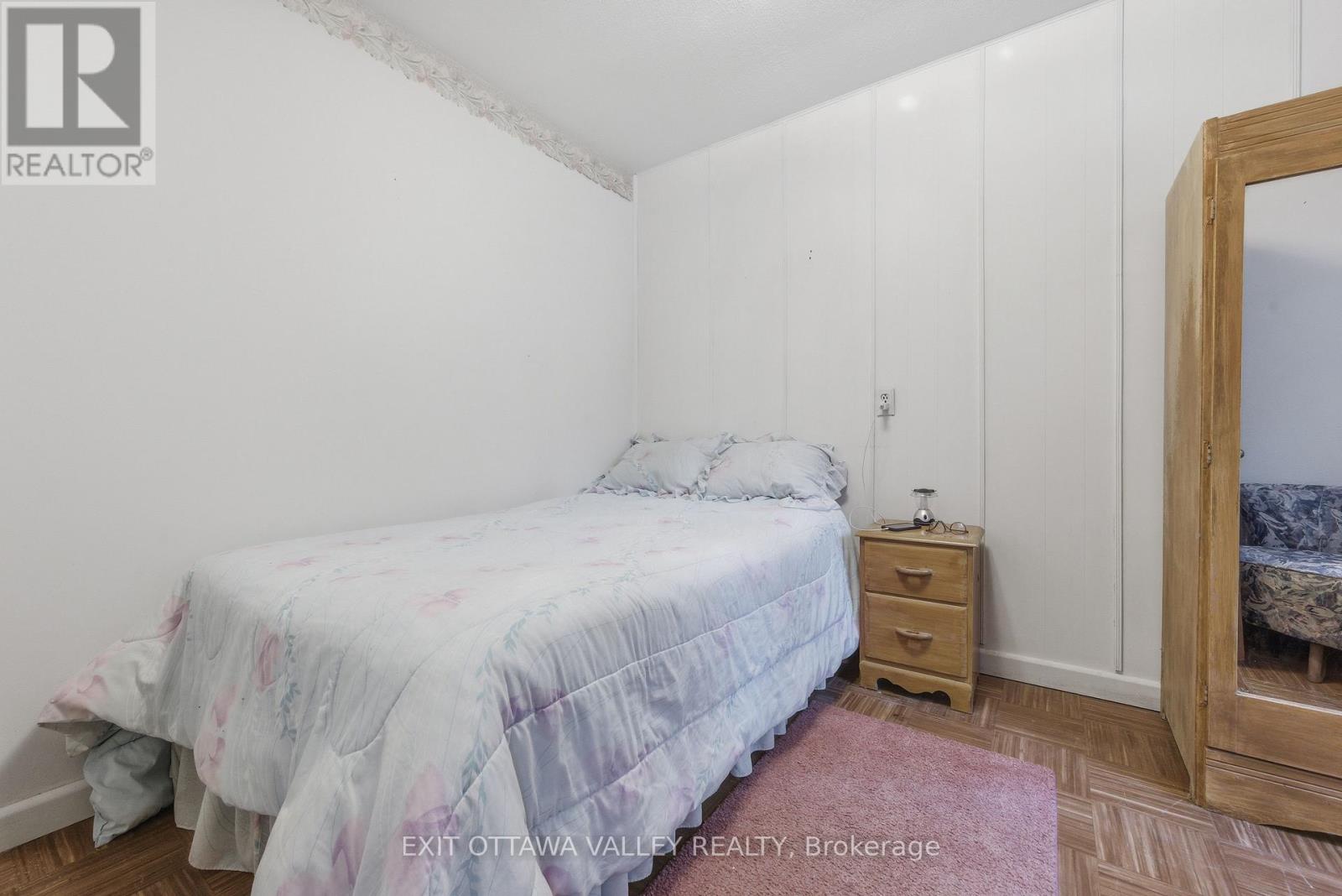 6 Ottawa Street, Laurentian Hills, Ontario K0J 1P0 - Photo 14 - X12544608