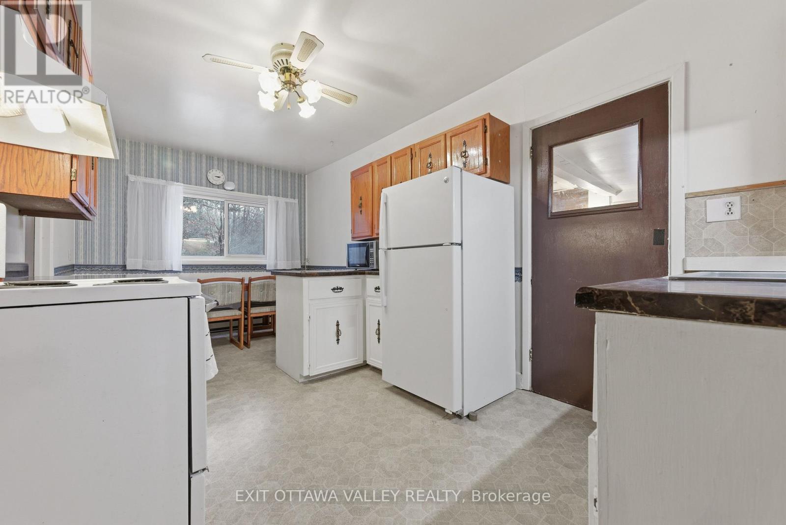 6 Ottawa Street, Laurentian Hills, Ontario K0J 1P0 - Photo 17 - X12544608