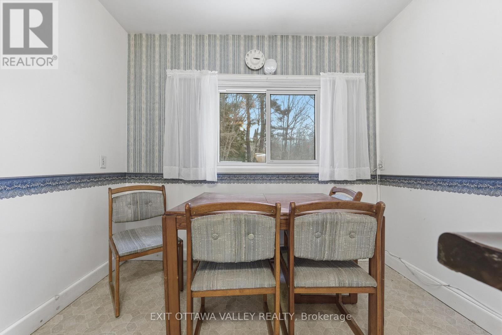 6 Ottawa Street, Laurentian Hills, Ontario K0J 1P0 - Photo 18 - X12544608