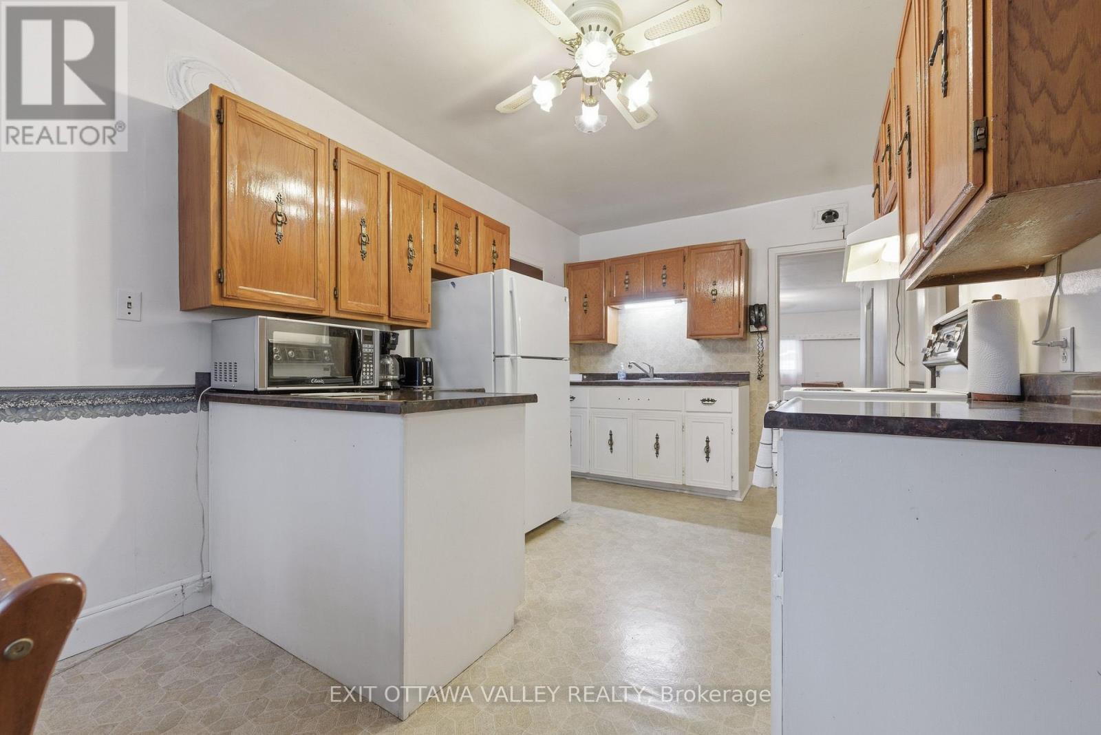 6 Ottawa Street, Laurentian Hills, Ontario K0J 1P0 - Photo 19 - X12544608