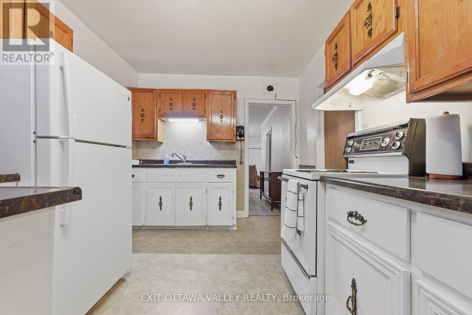 6 Ottawa Street, Laurentian Hills, Ontario K0J 1P0 - Photo 20 - X12544608