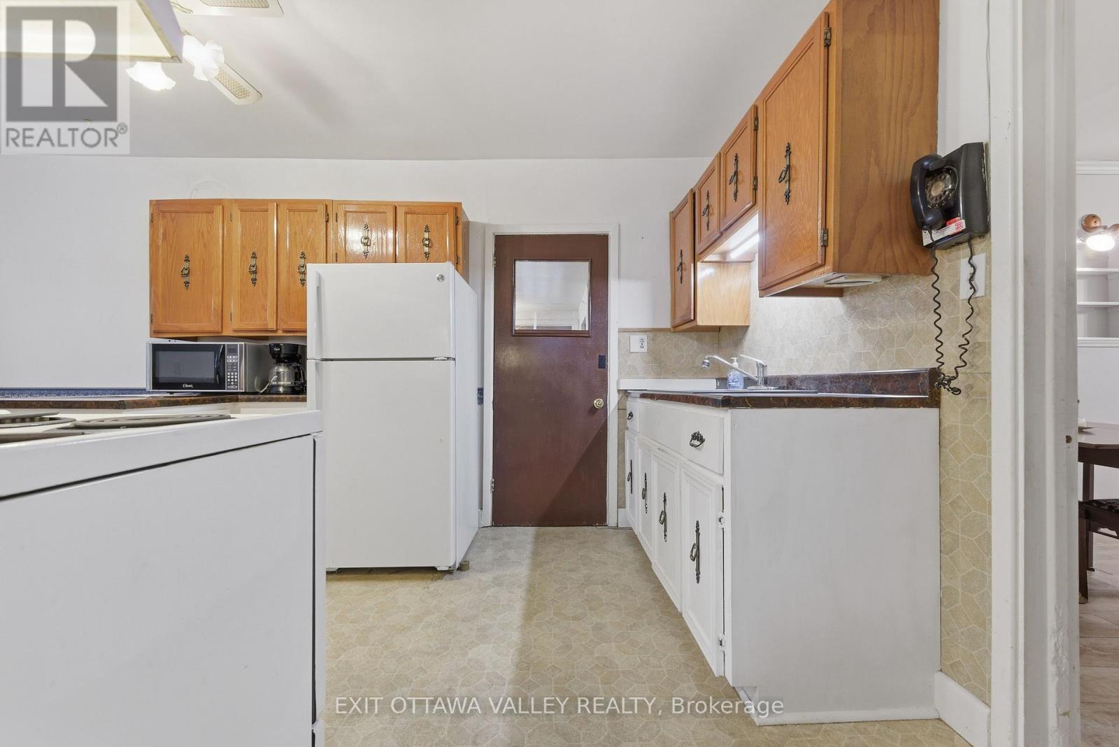 6 Ottawa Street, Laurentian Hills, Ontario K0J 1P0 - Photo 22 - X12544608