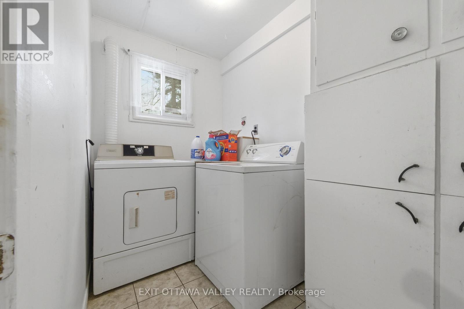 6 Ottawa Street, Laurentian Hills, Ontario K0J 1P0 - Photo 23 - X12544608