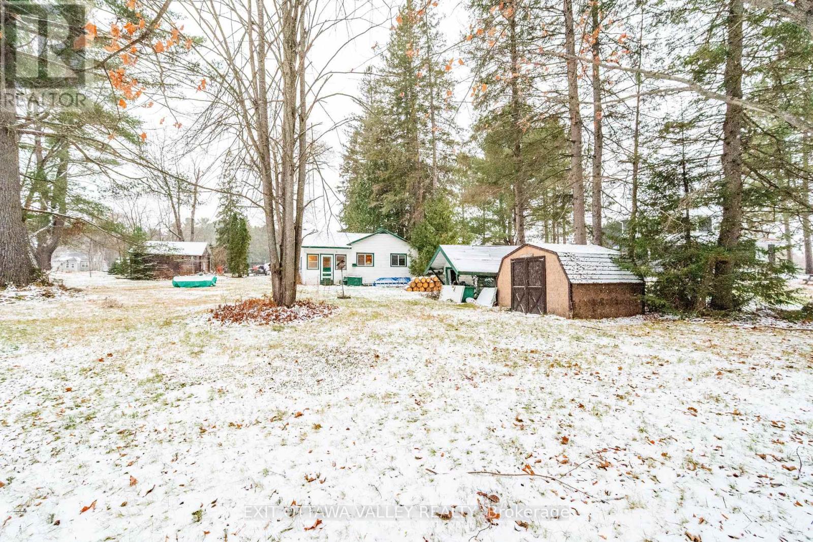 6 Ottawa Street, Laurentian Hills, Ontario K0J 1P0 - Photo 27 - X12544608