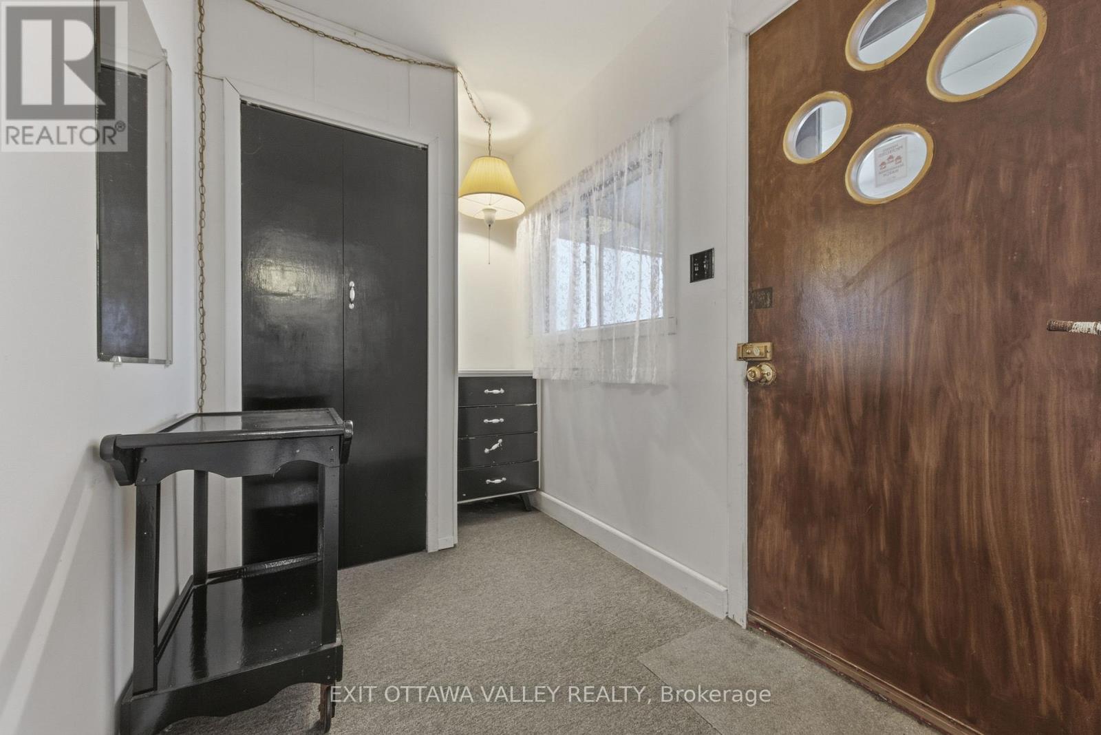 6 Ottawa Street, Laurentian Hills, Ontario K0J 1P0 - Photo 3 - X12544608