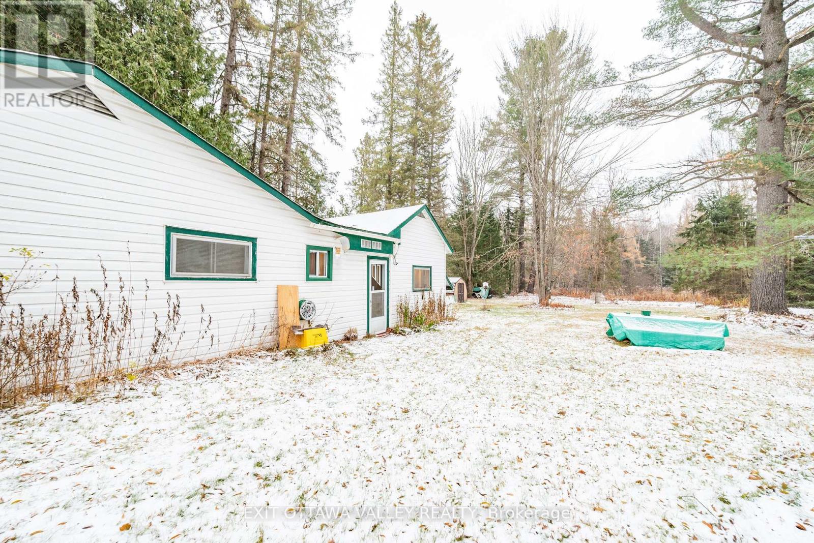 6 Ottawa Street, Laurentian Hills, Ontario K0J 1P0 - Photo 30 - X12544608