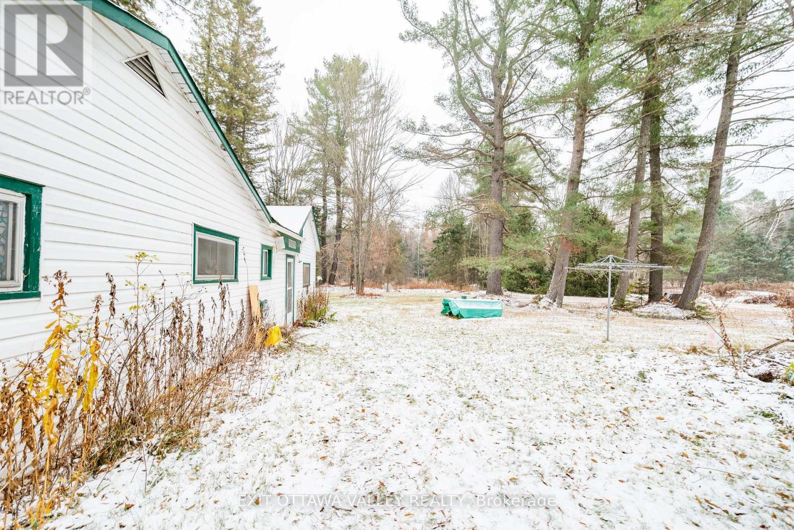 6 Ottawa Street, Laurentian Hills, Ontario K0J 1P0 - Photo 31 - X12544608