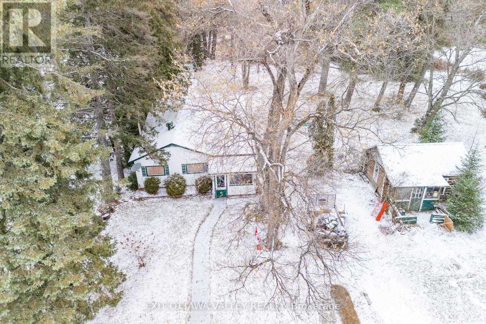 6 Ottawa Street, Laurentian Hills, Ontario K0J 1P0 - Photo 32 - X12544608