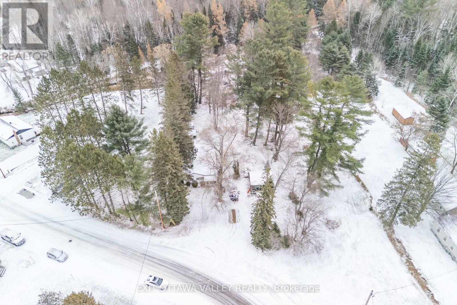 6 Ottawa Street, Laurentian Hills, Ontario K0J 1P0 - Photo 34 - X12544608