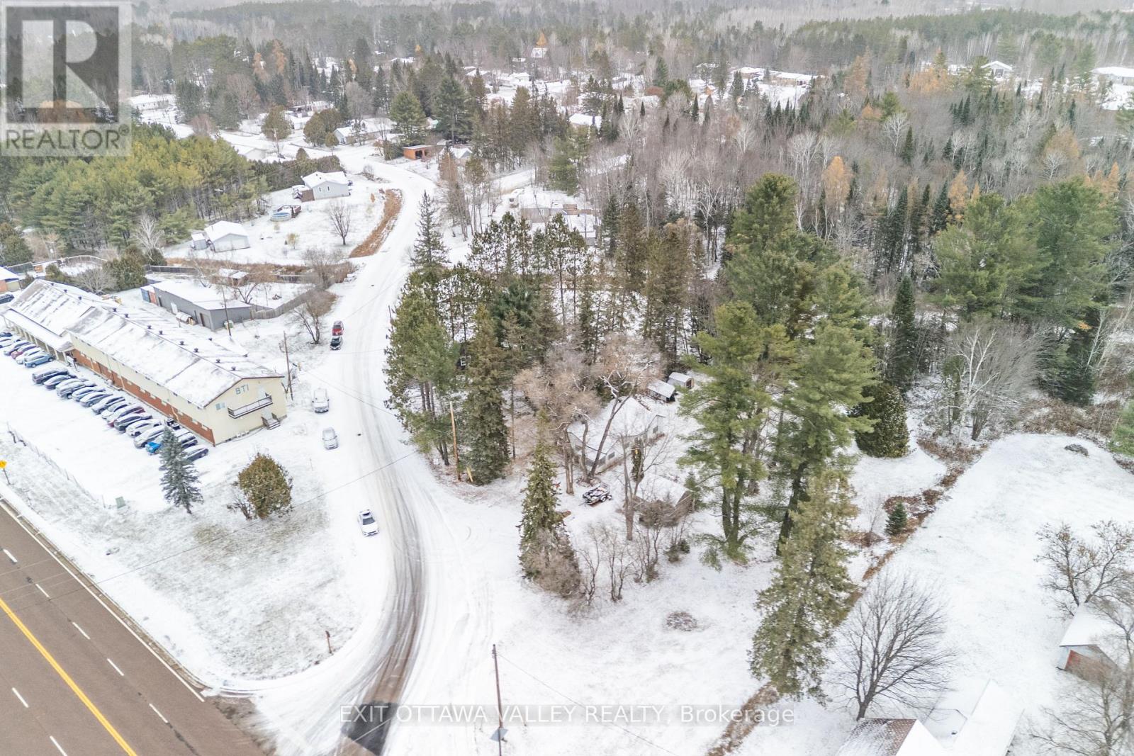 6 Ottawa Street, Laurentian Hills, Ontario K0J 1P0 - Photo 35 - X12544608