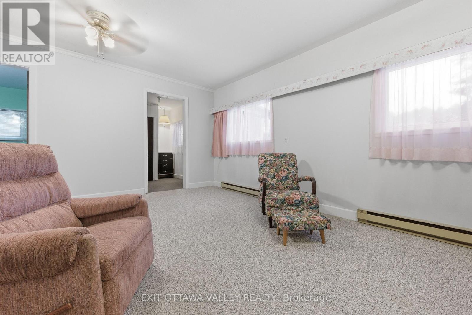 6 Ottawa Street, Laurentian Hills, Ontario K0J 1P0 - Photo 6 - X12544608