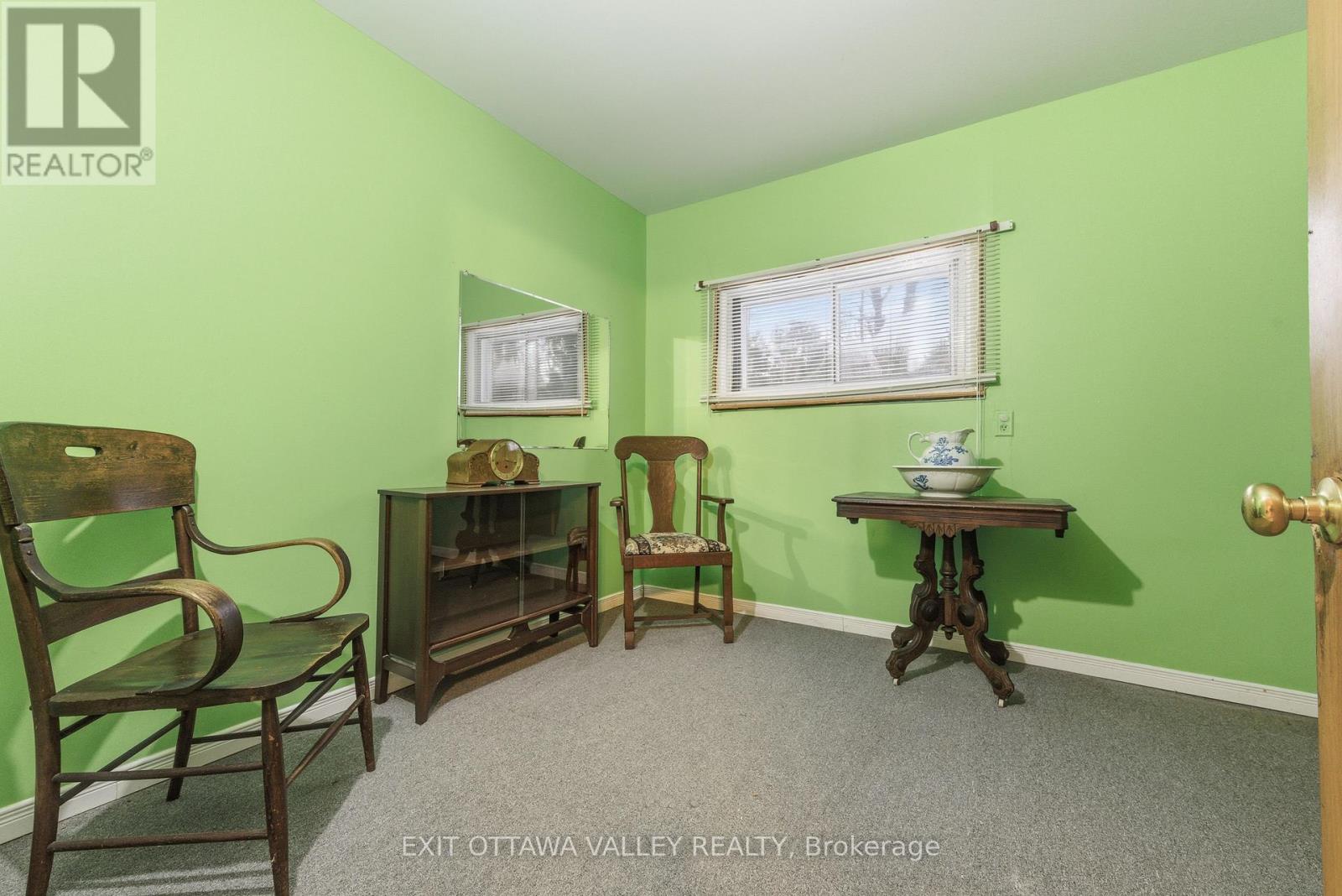 6 Ottawa Street, Laurentian Hills, Ontario K0J 1P0 - Photo 8 - X12544608