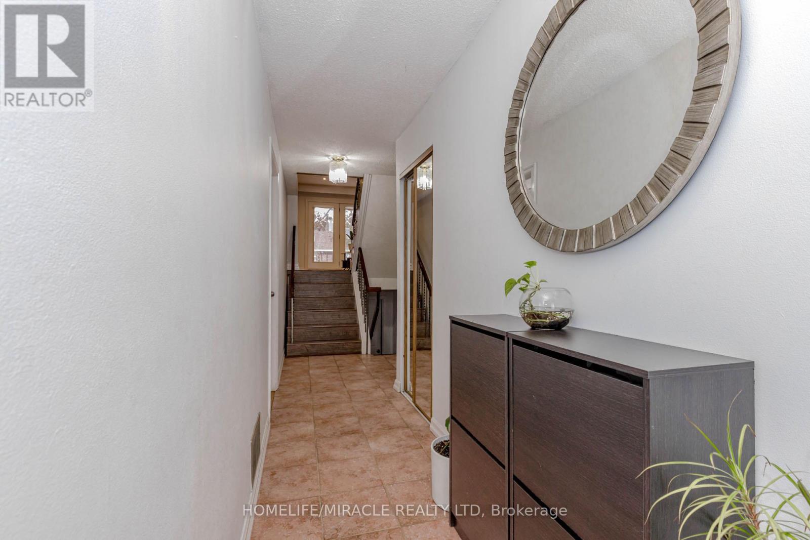 32 Langston Drive, Brampton, Ontario  L6V 3W7 - Photo 10 - W12544316