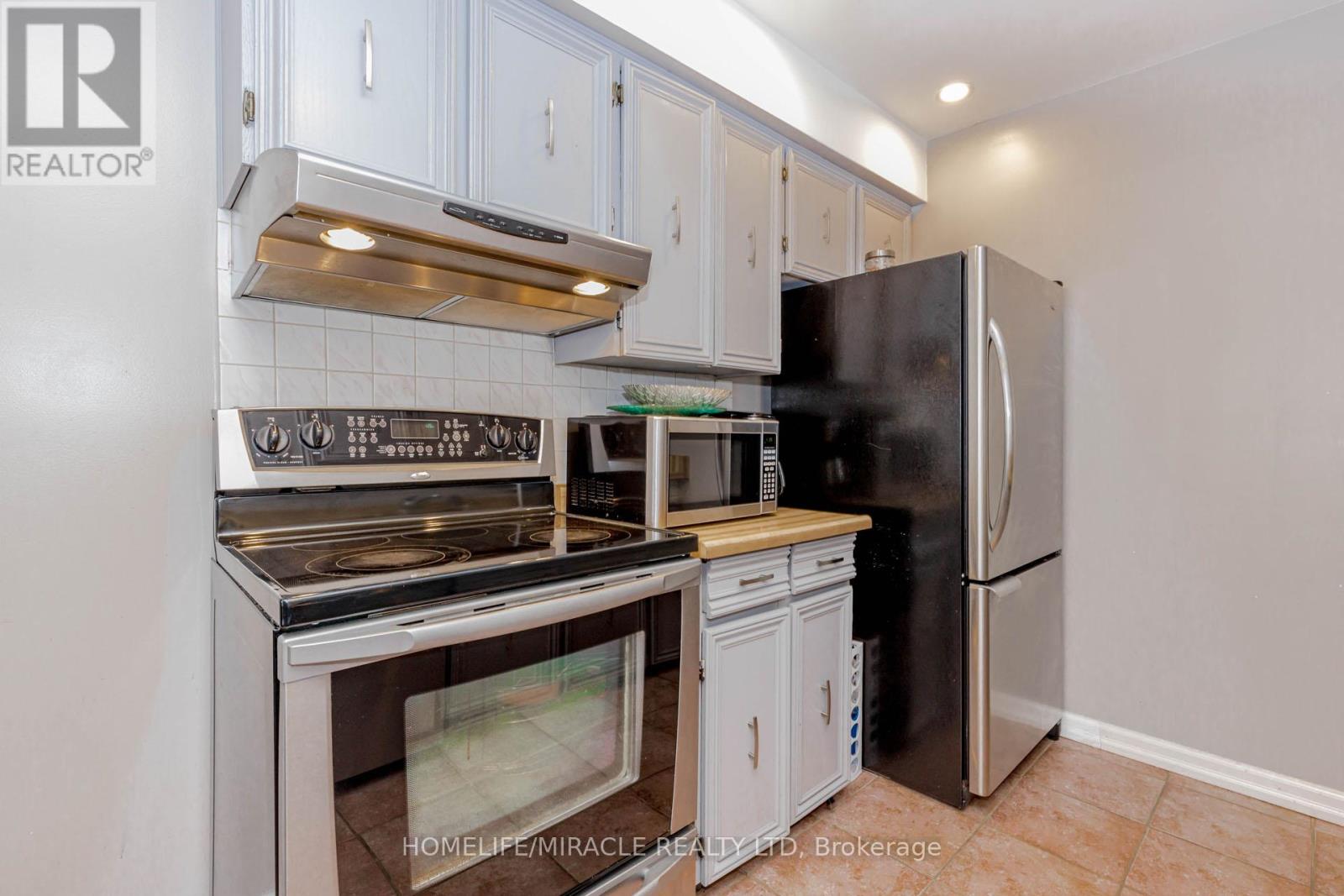 32 Langston Drive, Brampton, Ontario  L6V 3W7 - Photo 14 - W12544316