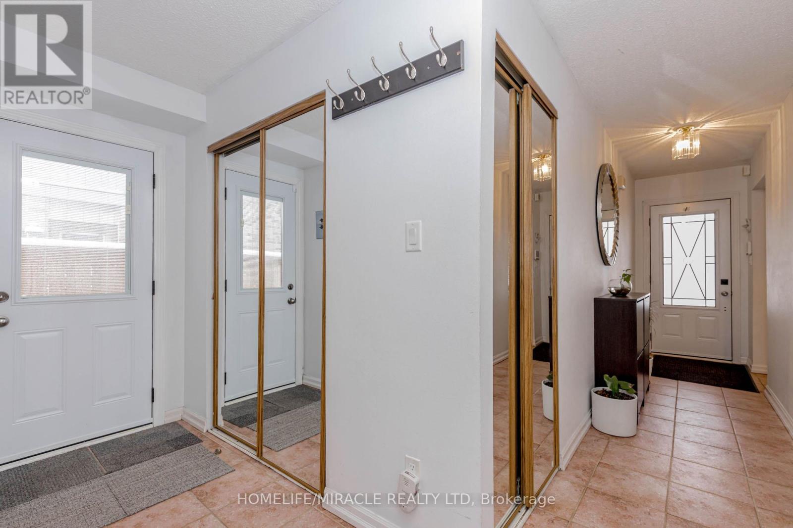 32 Langston Drive, Brampton, Ontario  L6V 3W7 - Photo 15 - W12544316