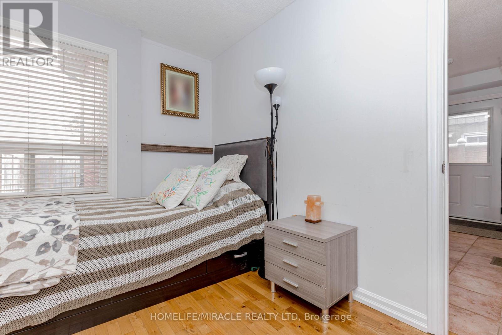 32 Langston Drive, Brampton, Ontario  L6V 3W7 - Photo 17 - W12544316