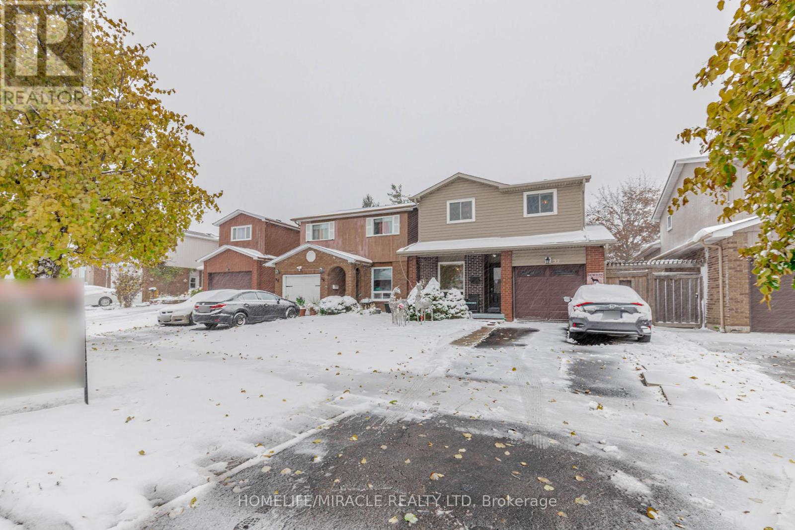 32 Langston Drive, Brampton, Ontario  L6V 3W7 - Photo 2 - W12544316