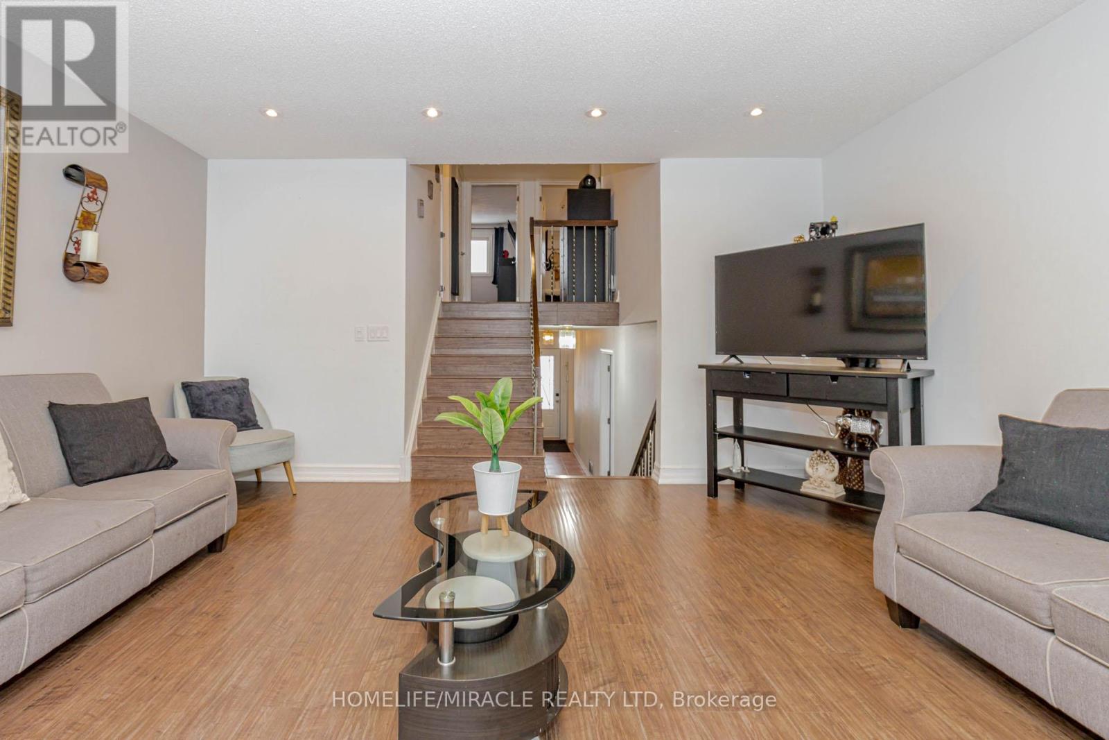 32 Langston Drive, Brampton, Ontario  L6V 3W7 - Photo 22 - W12544316