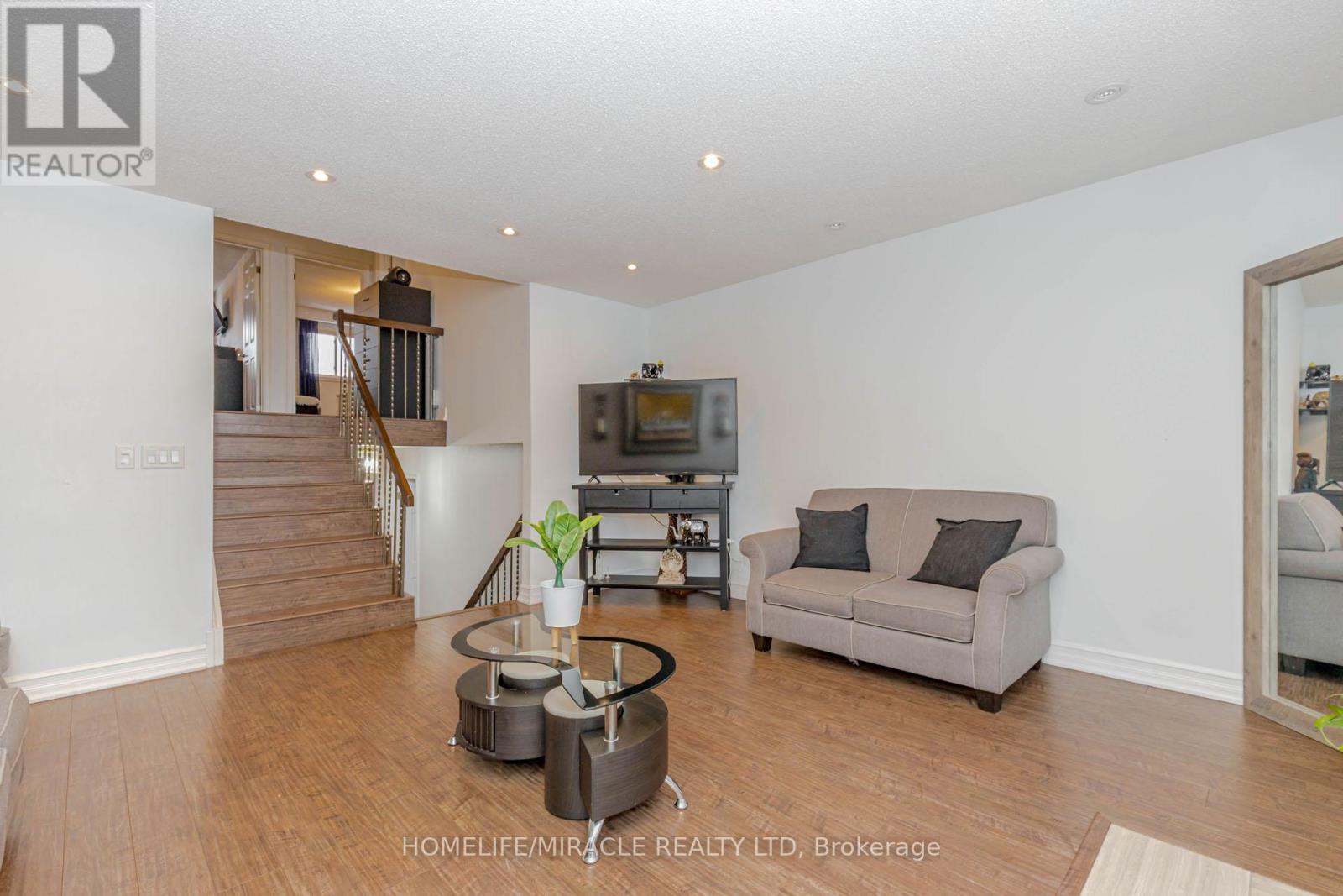 32 Langston Drive, Brampton, Ontario  L6V 3W7 - Photo 23 - W12544316