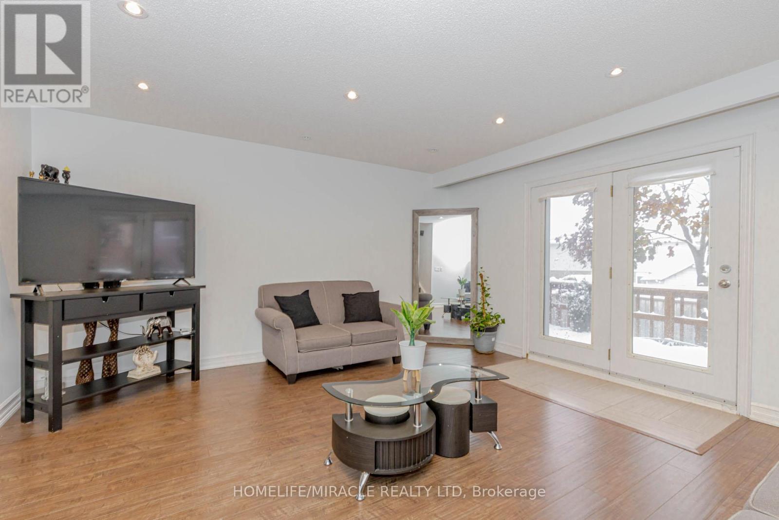 32 Langston Drive, Brampton, Ontario  L6V 3W7 - Photo 24 - W12544316